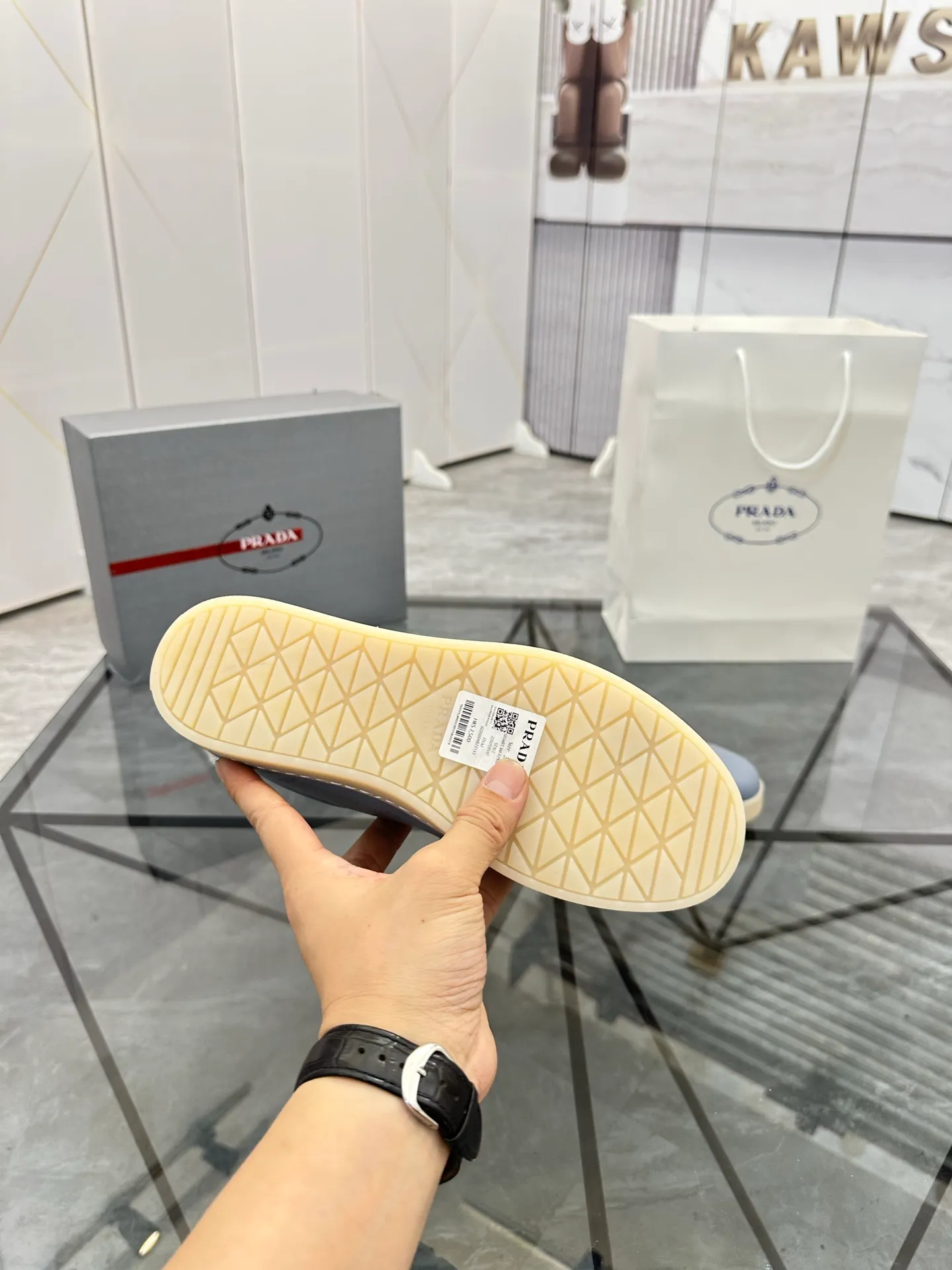 Men's shoes for sale 💰: 💰P540¥ High-end top quality Product trademark: Prada *"Prada*" low-top casual shoes Regular size: 38-45 (can be customized to 46) Product materials: imported first-layer cowhide for the upper, water-dyed cowhide lining, cowhide feet, original outsole. No.: 001